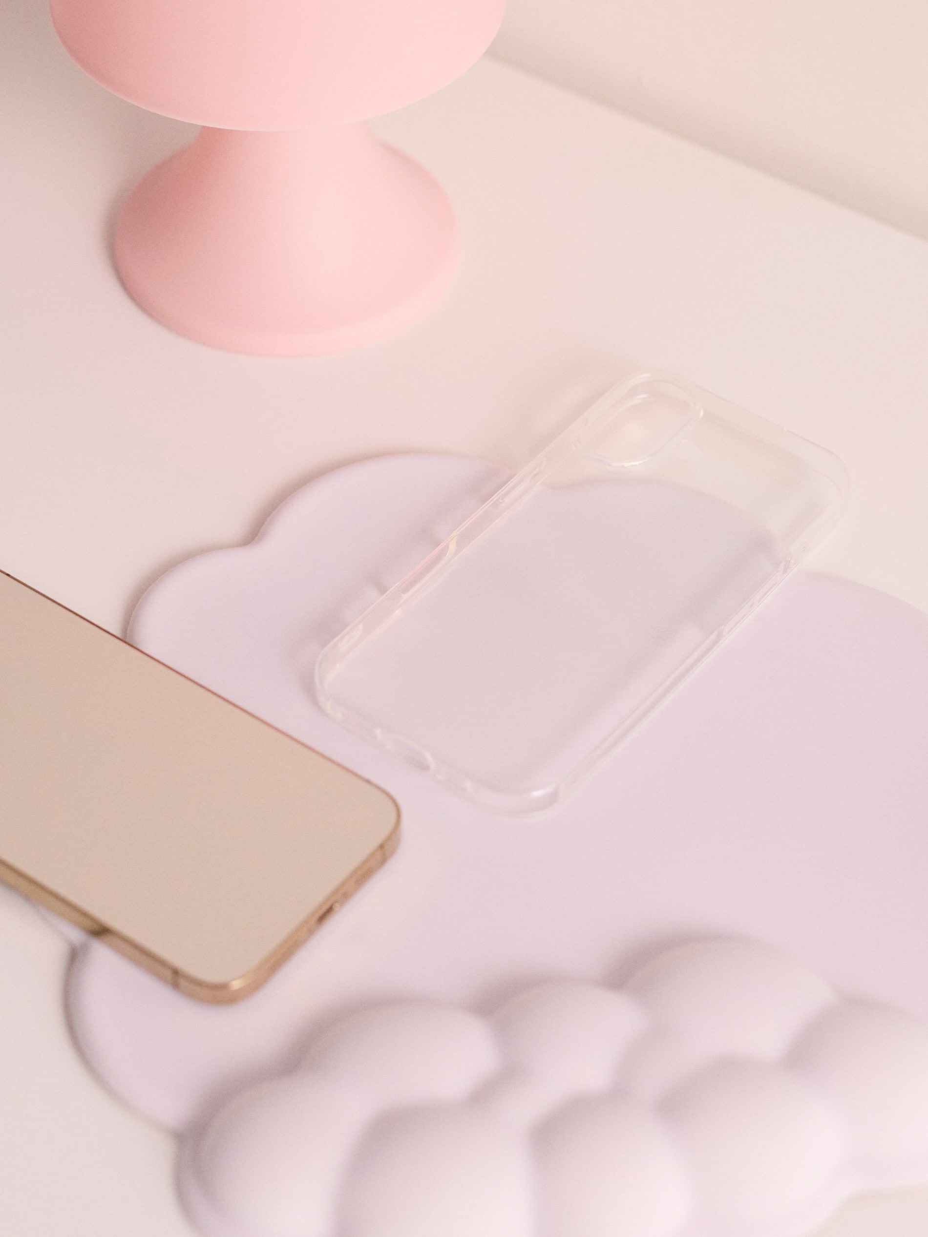 Transparentne etui na iPhone 16