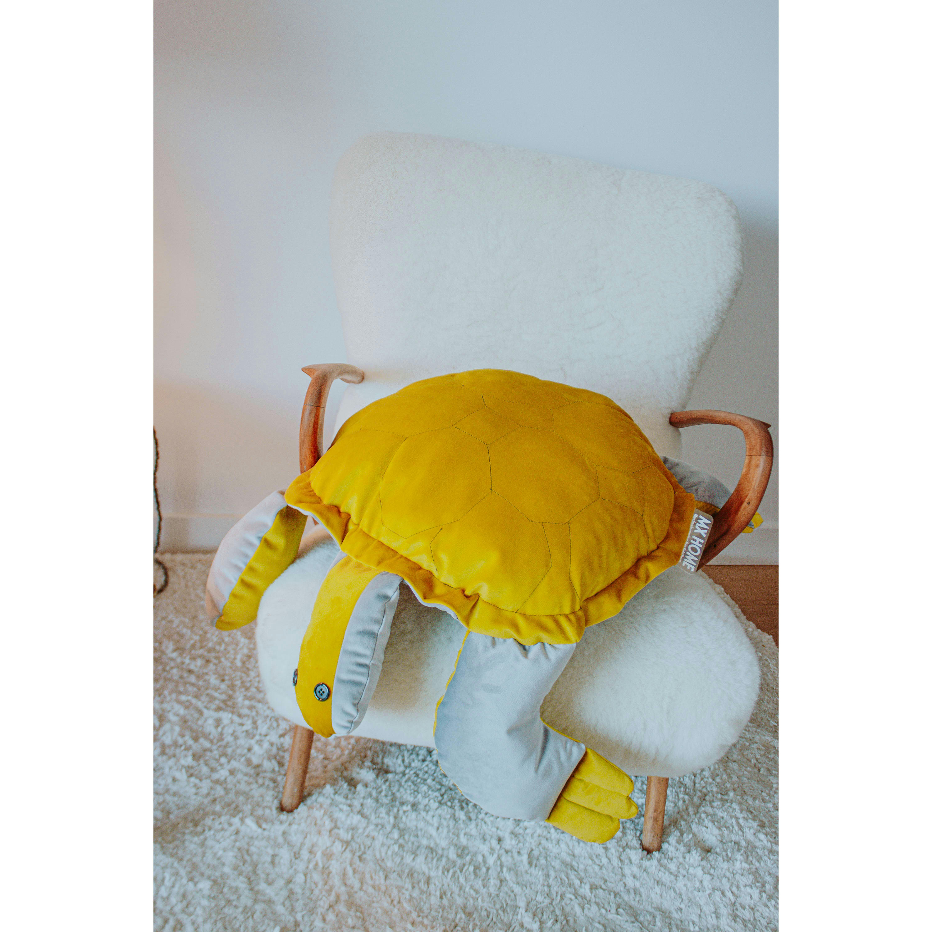 - Coussin tortue en velours moutarde et gris