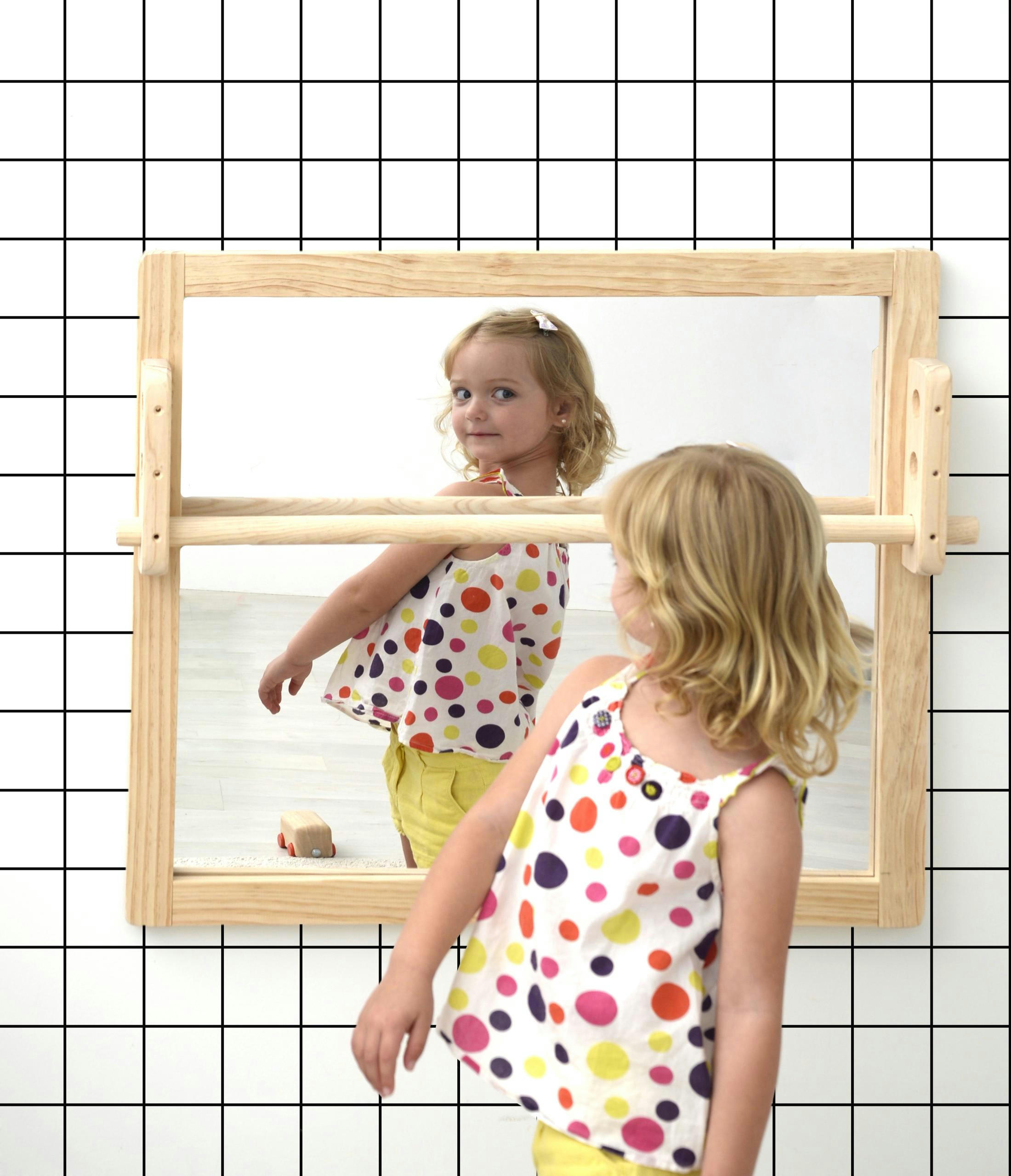 MIRROR - Miroir en bois de pin en couleur naturel Montessori.