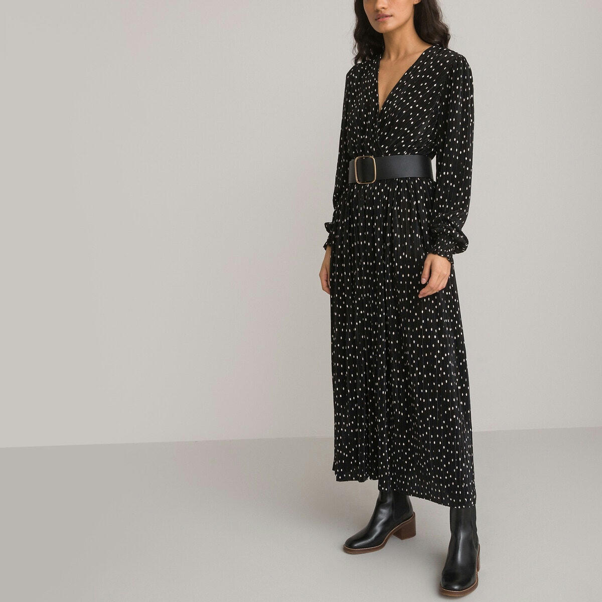 Robe longue plissée, encolure v, imprimé à pois