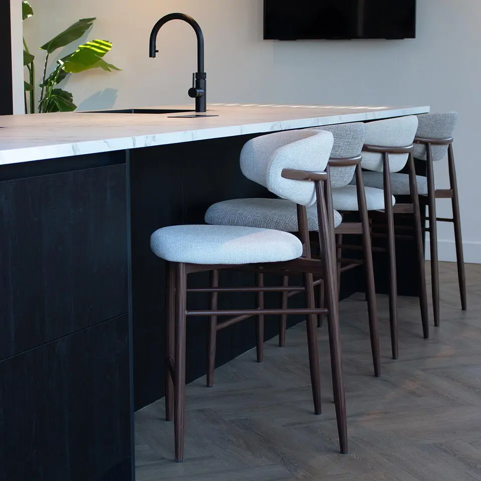 Barstoel - Beige Stof - Zithoogte 65cm - 55x52x94cm - Alexia - Set van 2