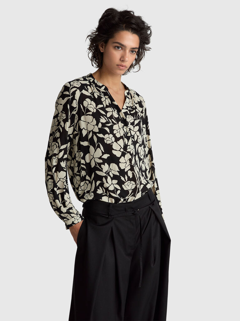 Mandarin blouse with floral print