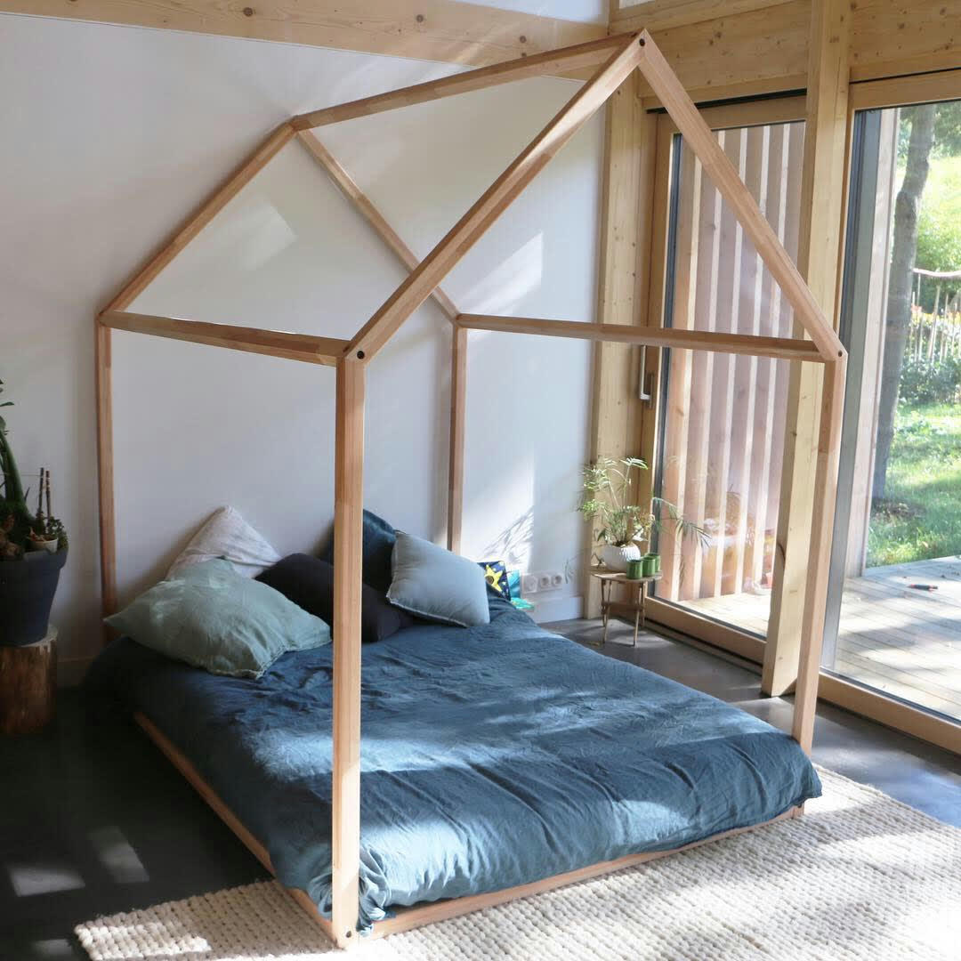 - Lit double à baldaquin 140x190 en hêtre massif