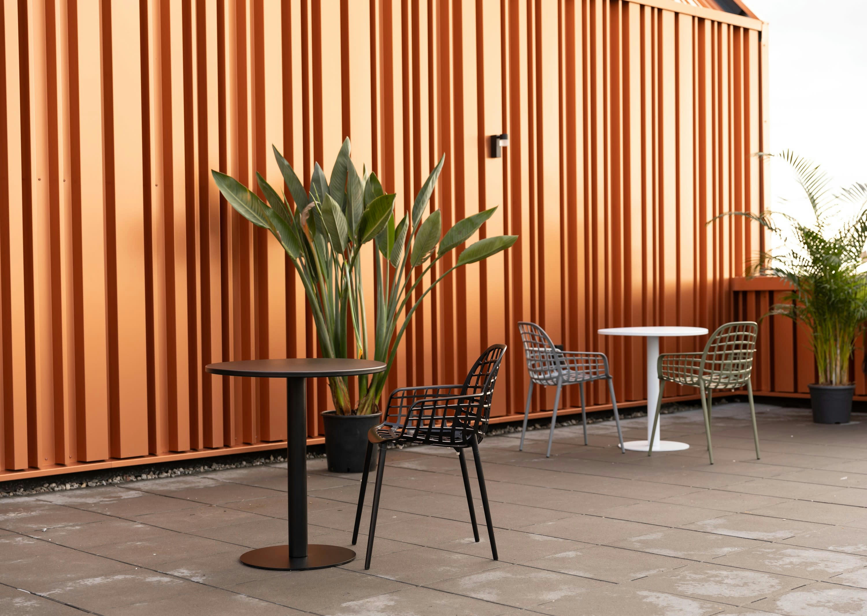 METSU - Table bistro en métal noir