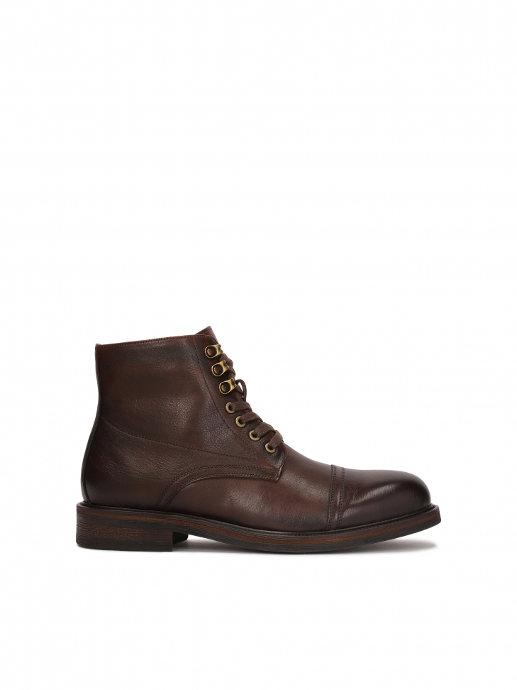 Elegant brown men's boots