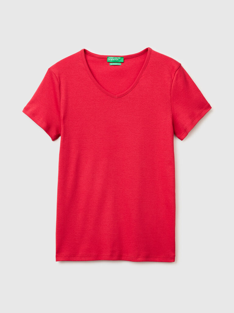 Slim fit t-shirt with V-neck