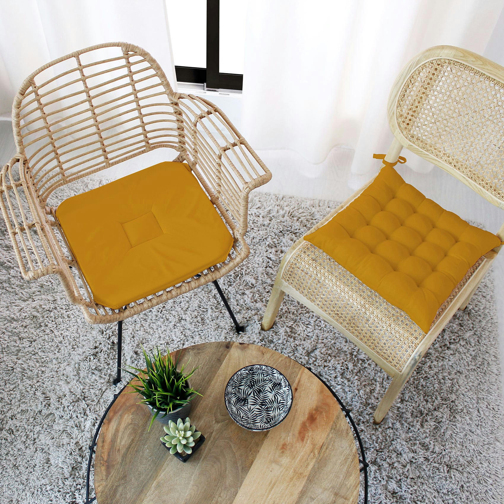 - Galette de chaise unie et piquée polyester jaune moutarde 38x38 cm