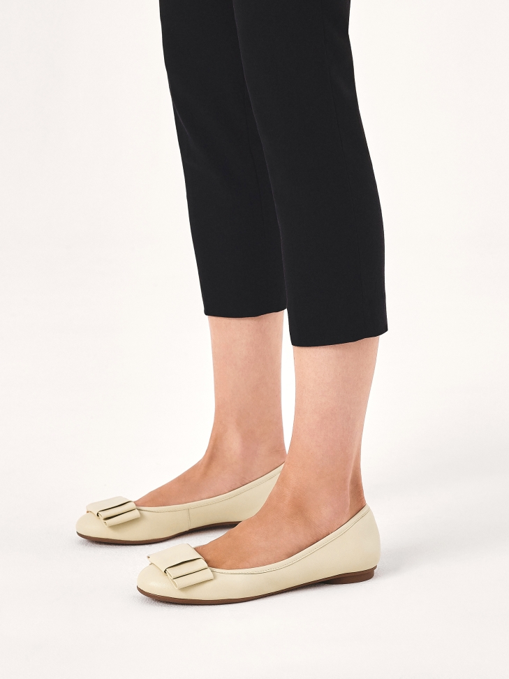 Cream ballerinas with a big bow