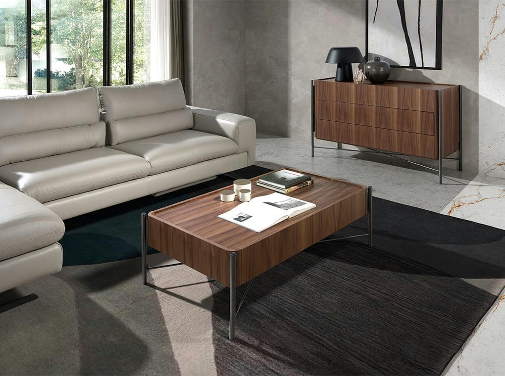 - Table basse rectangle effet bois noyer et acier 120 x 70 x 38 cm.