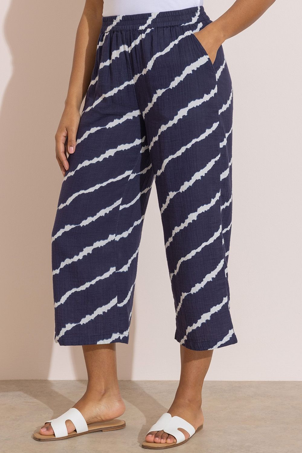Klass. Printed Wide Leg Cropped Cotton Trousers
