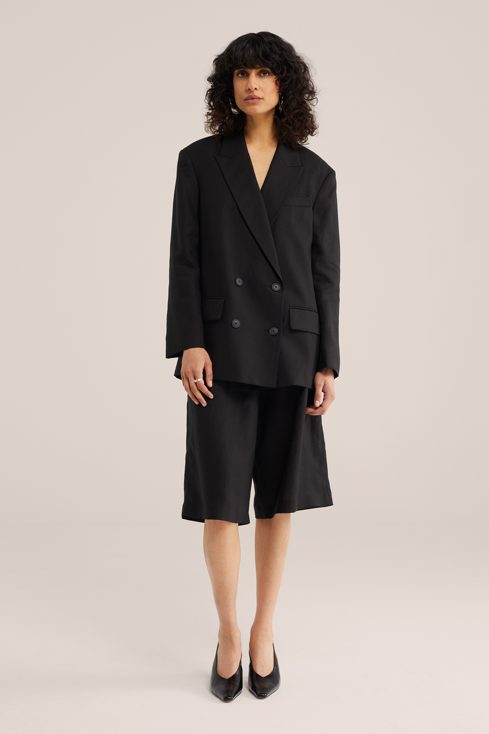 THE OVERSIZED BLAZER - THE BELTED BERMUDA