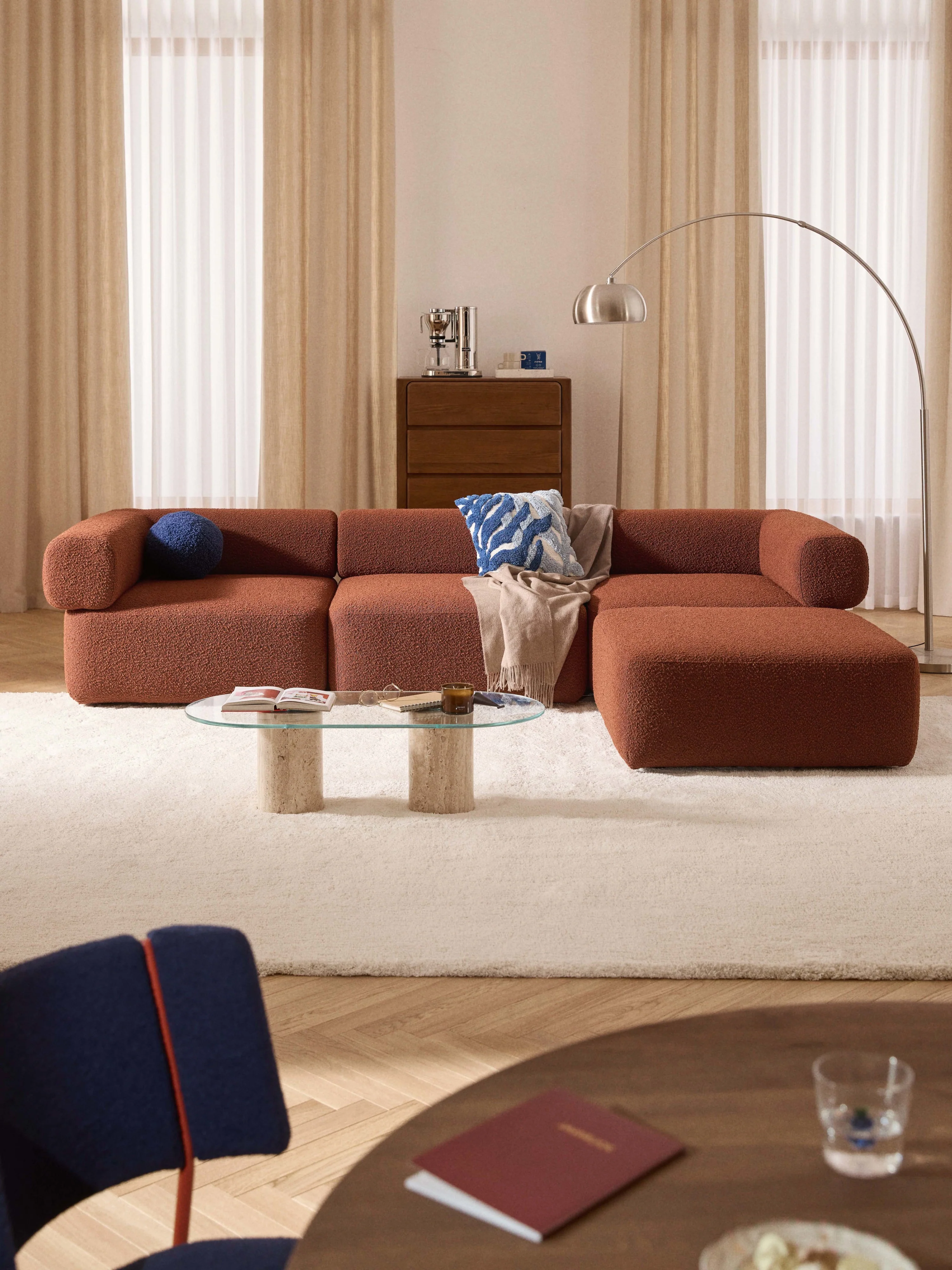 Modulares Bouclé-Sofa Anton (4-Sitzer) mit Hocker (links/rechts)