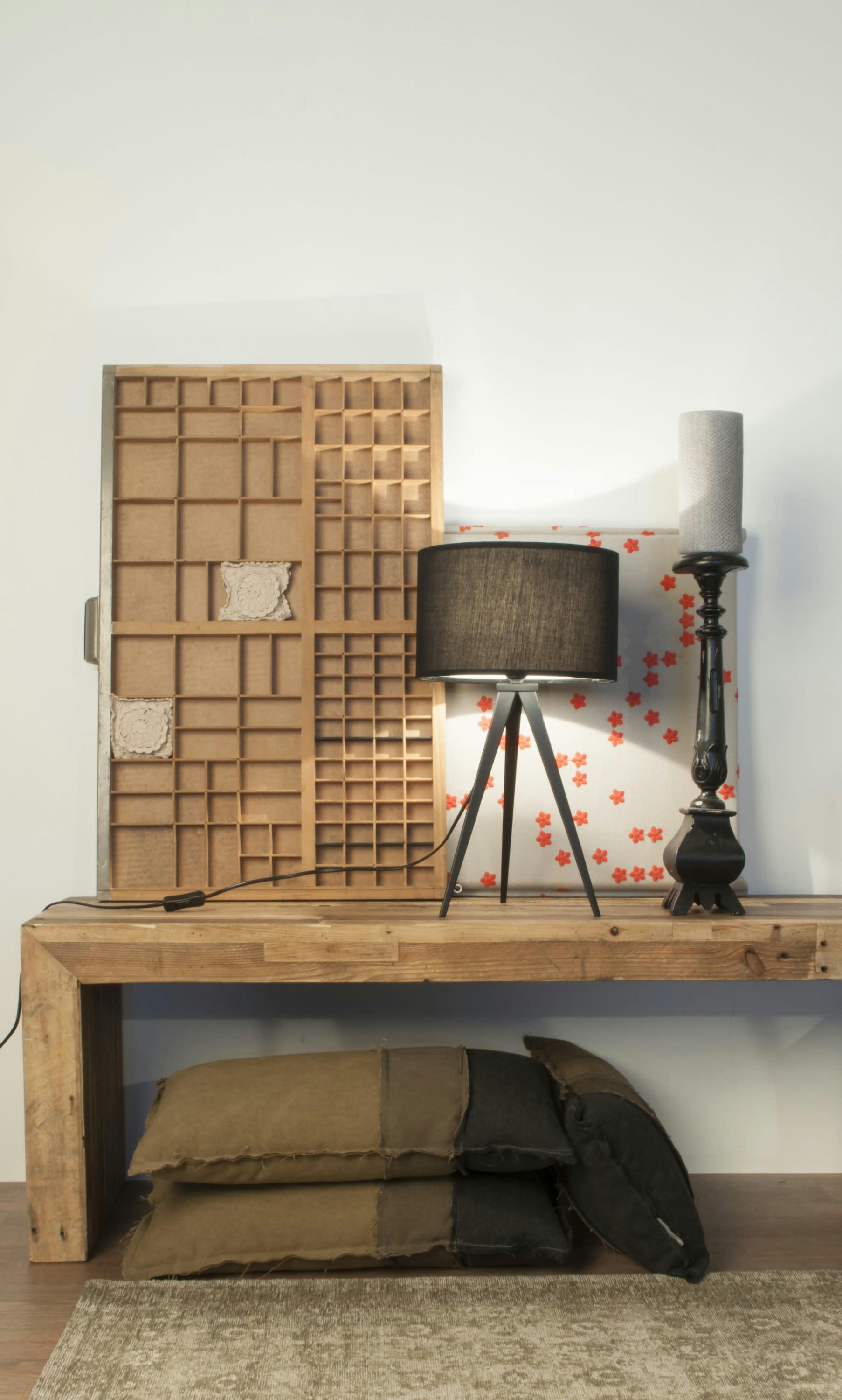 TRIPOD - Lampe à poser en bois noir