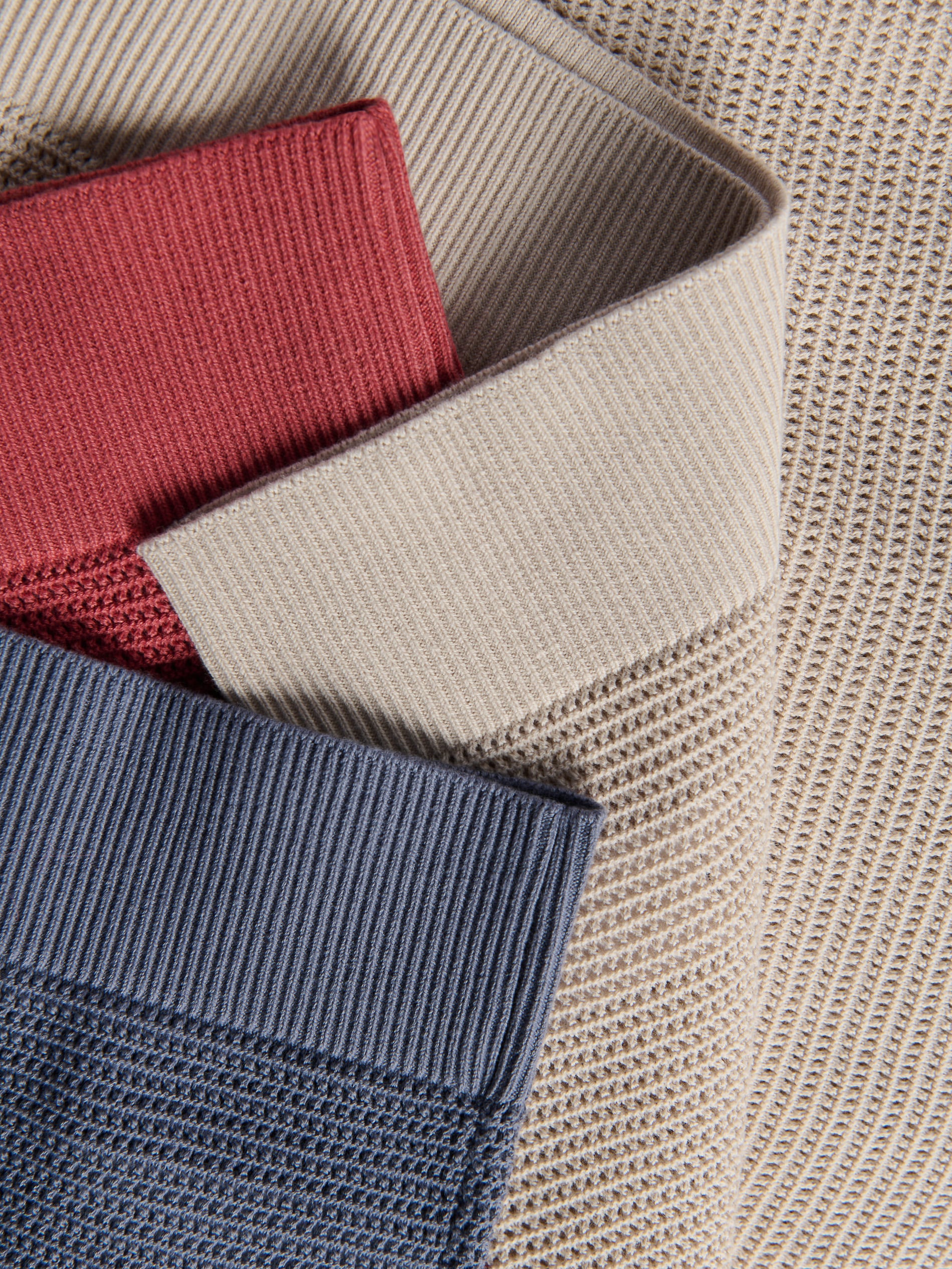 Strukturalny sweter polo