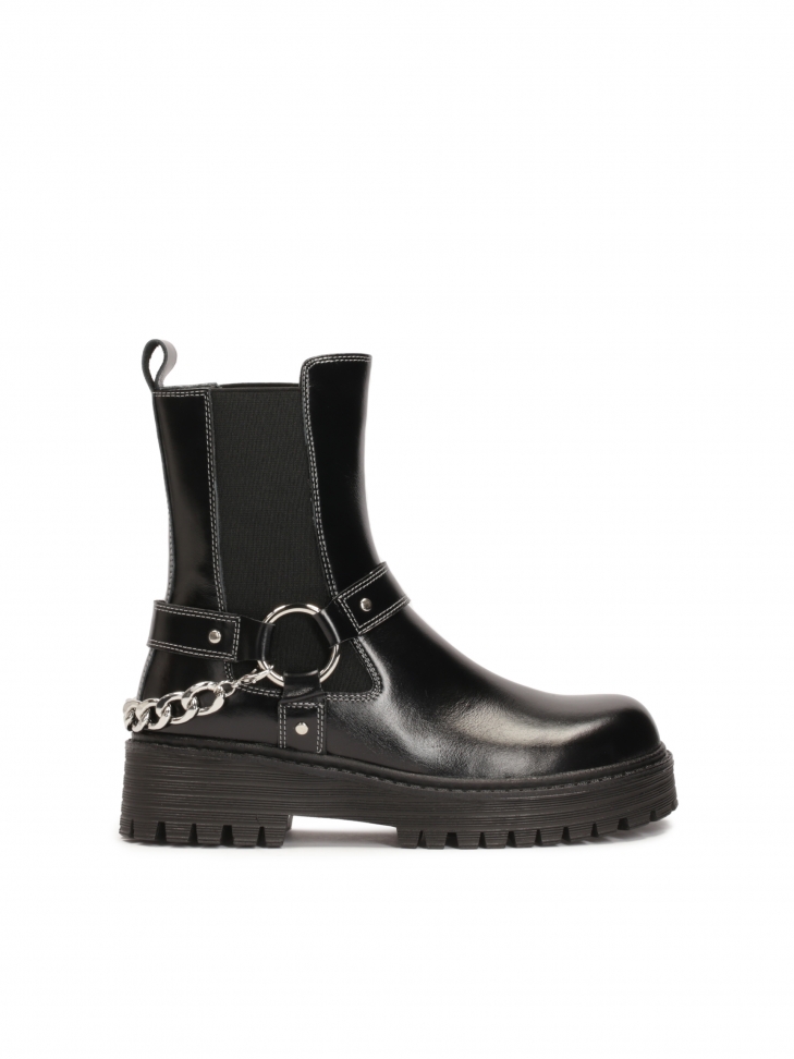 Slip-on flat sole boots with metal accessories