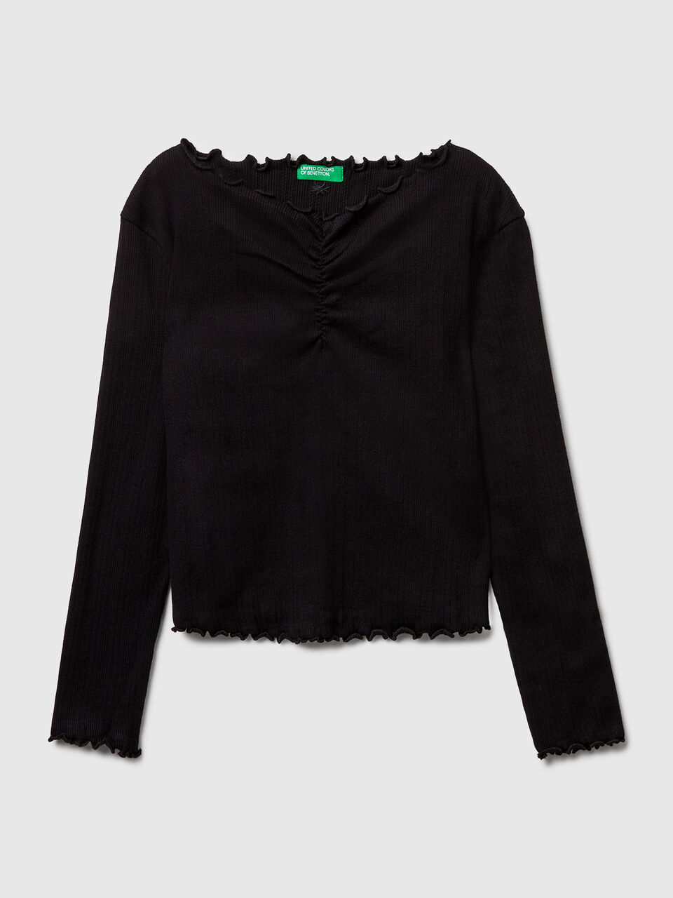 T-shirt with wavy edge