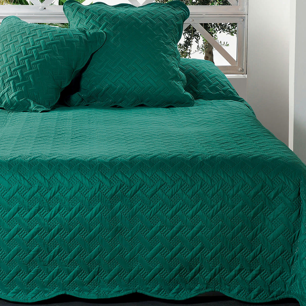- Jeté de lit aux formes géométriques surpiquées polyester vert 250x230