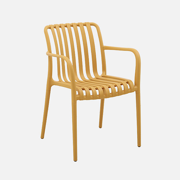 Lot de 4 fauteuils de jardin en plastique moutarde. empilables. design linéaire