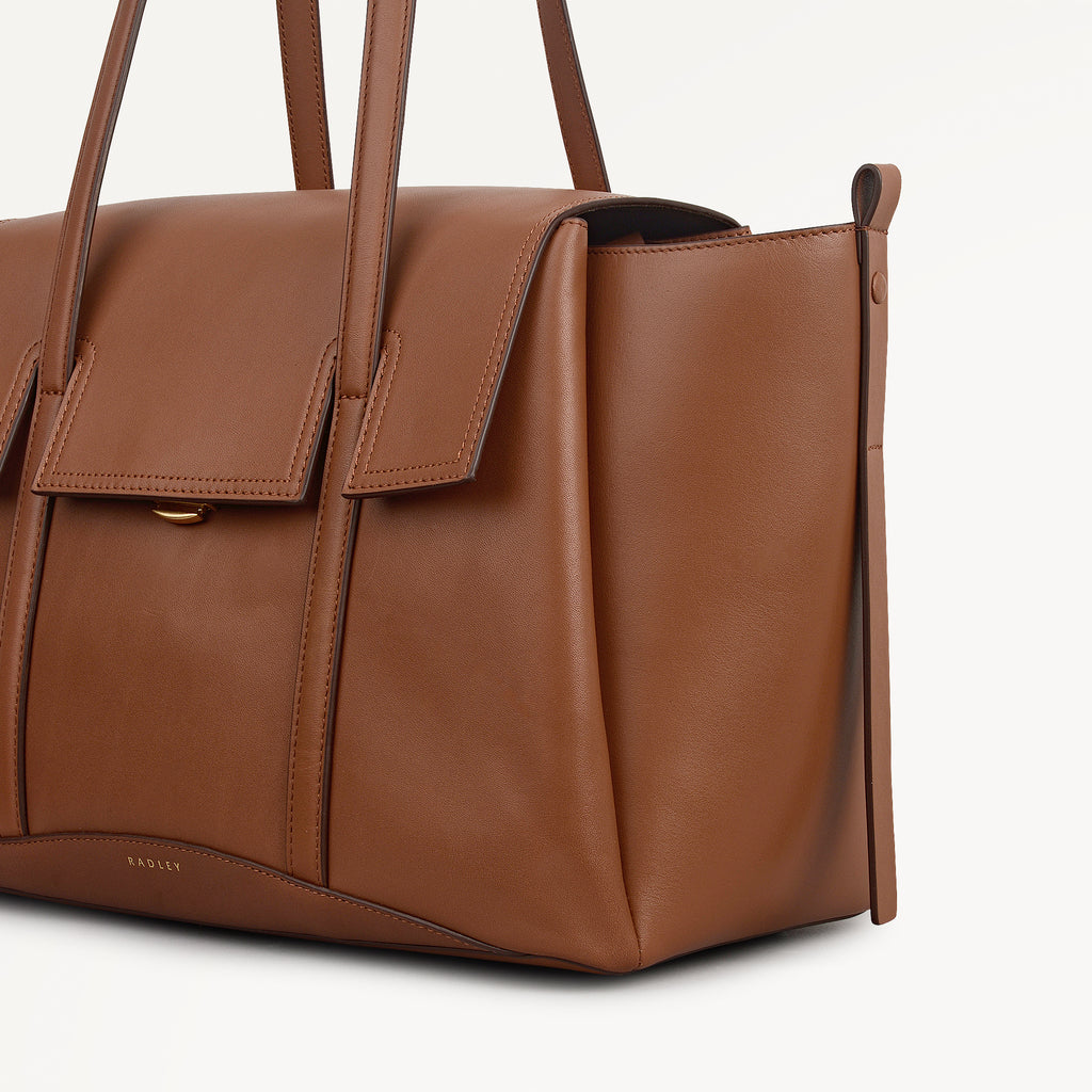 The Chancery - Medium Flapover Shoulder