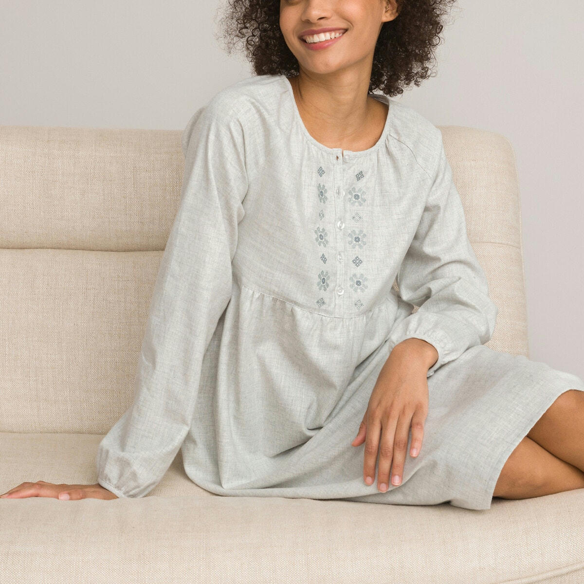 Chemise de nuit brodée, manches longues
