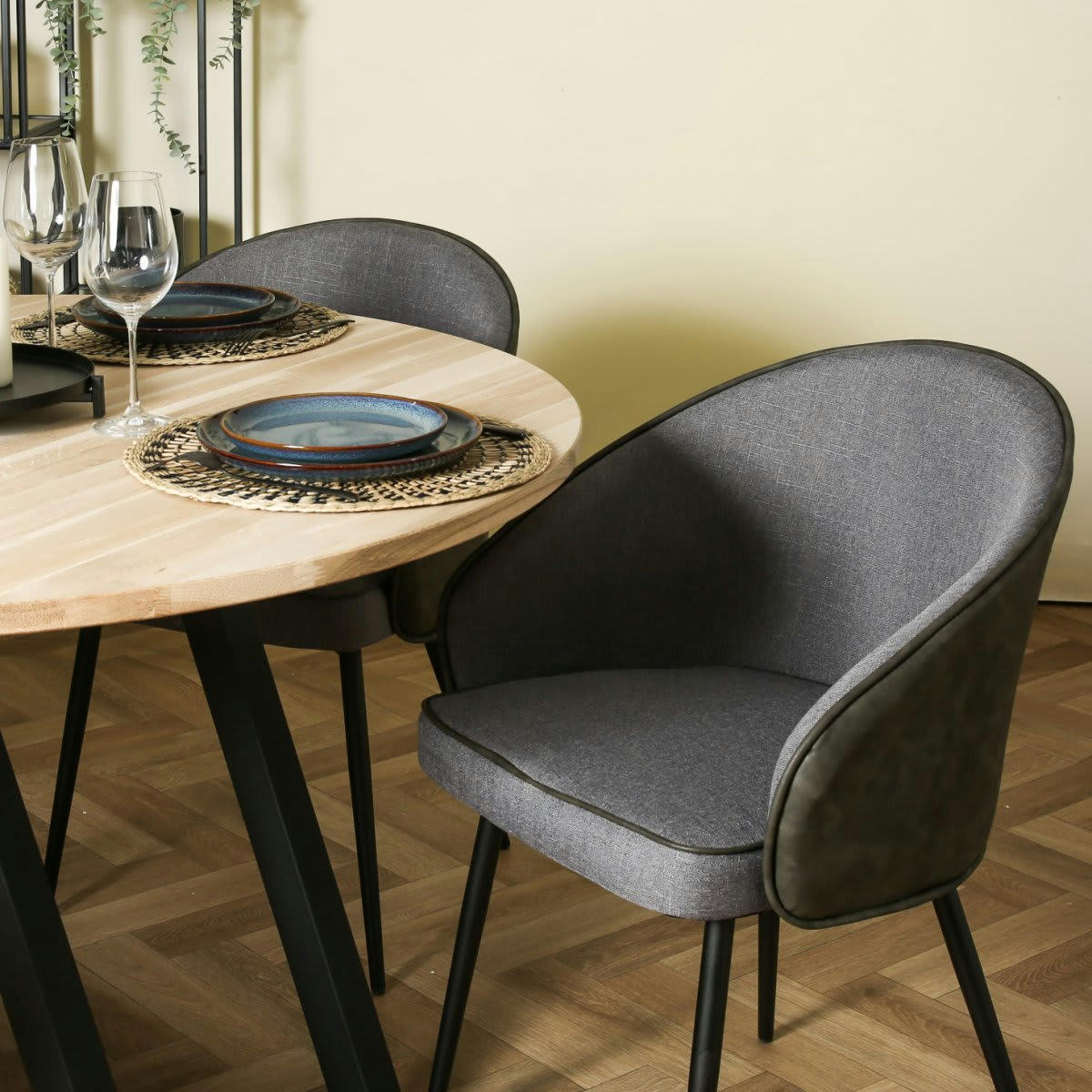 TOMMY - Lot de 2 chaises design en tissu et simili cuir gris