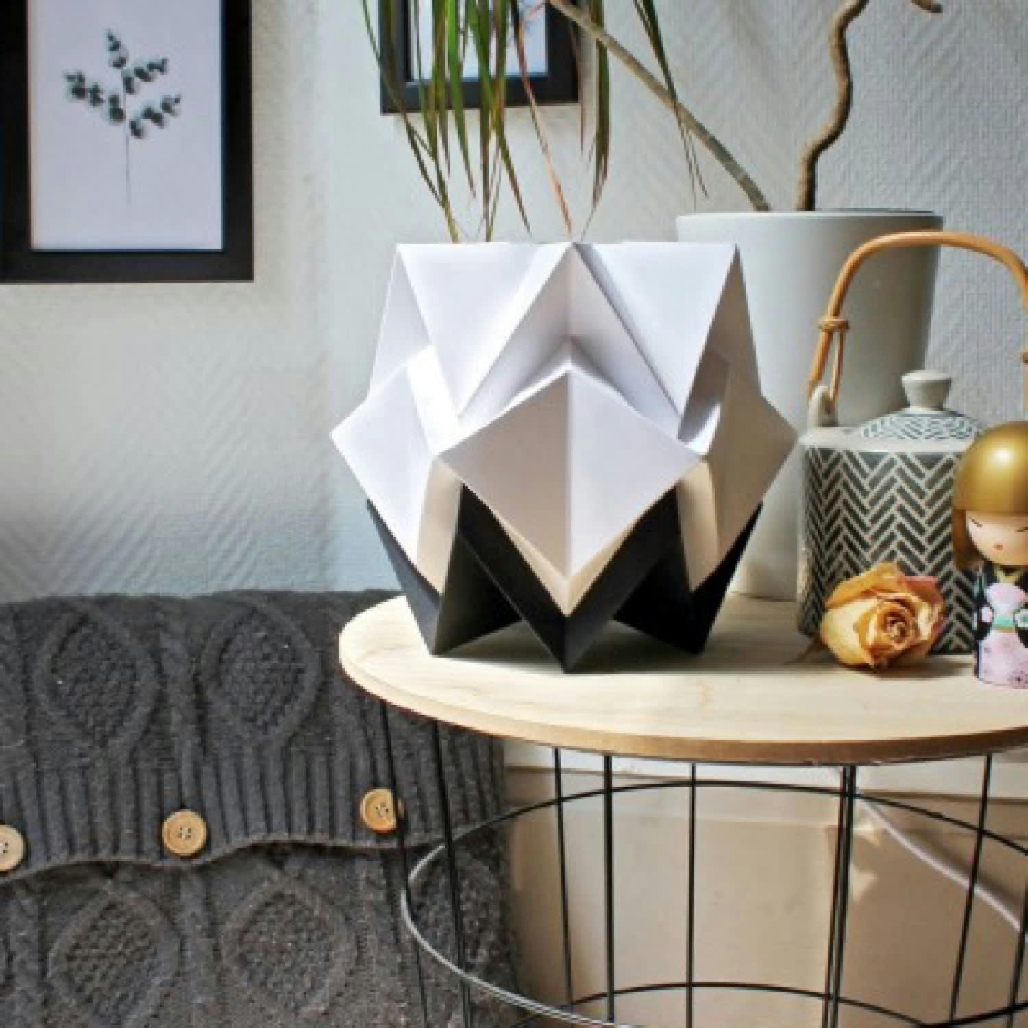 HIKARI - Lampe de table origami bicolore en papier taille M