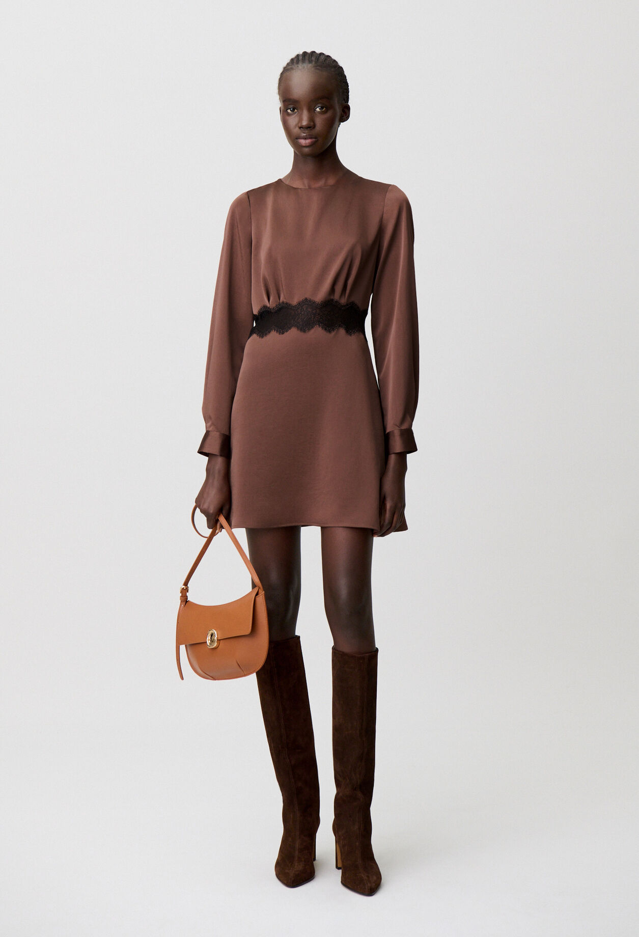 Robe courte fluide satinée