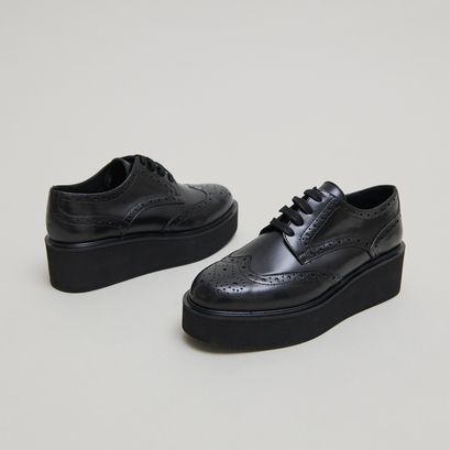 Derbies compenséesen cuir noir | ADRIELLE
