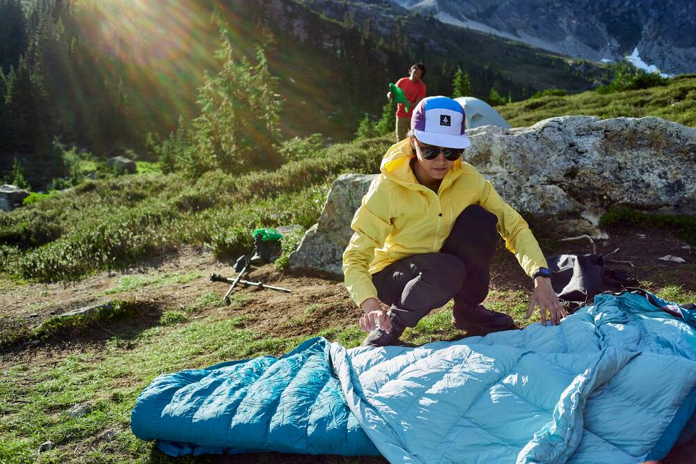 Woods O'HARA Synthetic Insulated Backpacking Sleeping Bag with Compression Sack, 0°C