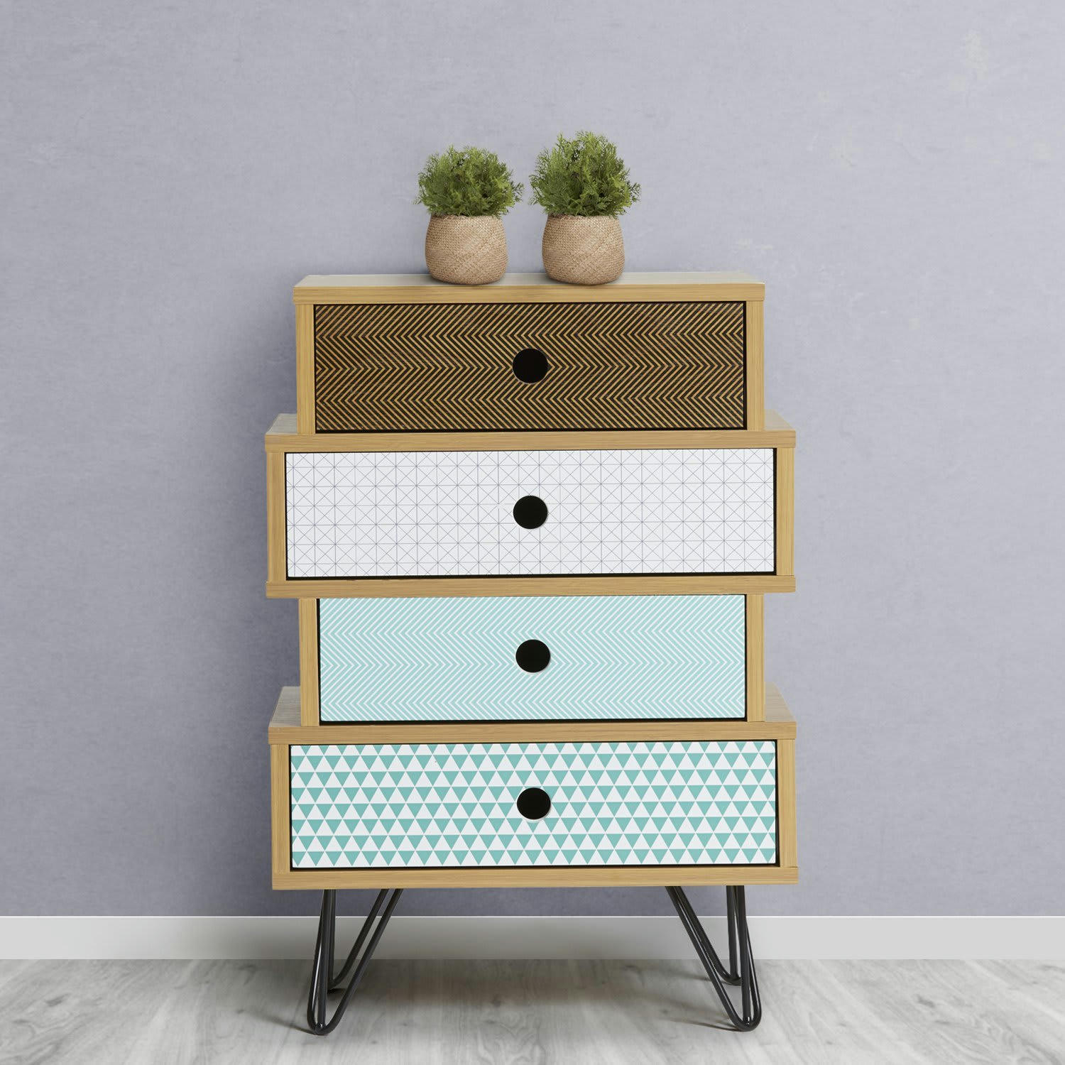 BUDA - Table de chevet 4 tiroirs, couleur chêne, pieds en métal en noir