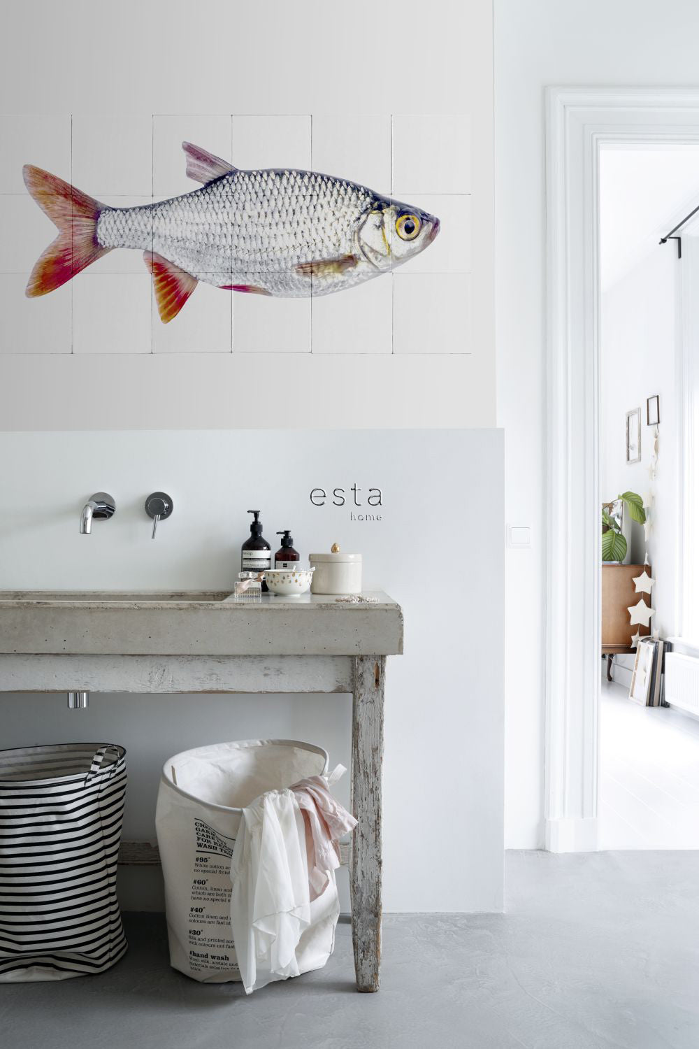 ESTAhome muursticker vis grijs en rood - 97 x 48.5 cm - 159029