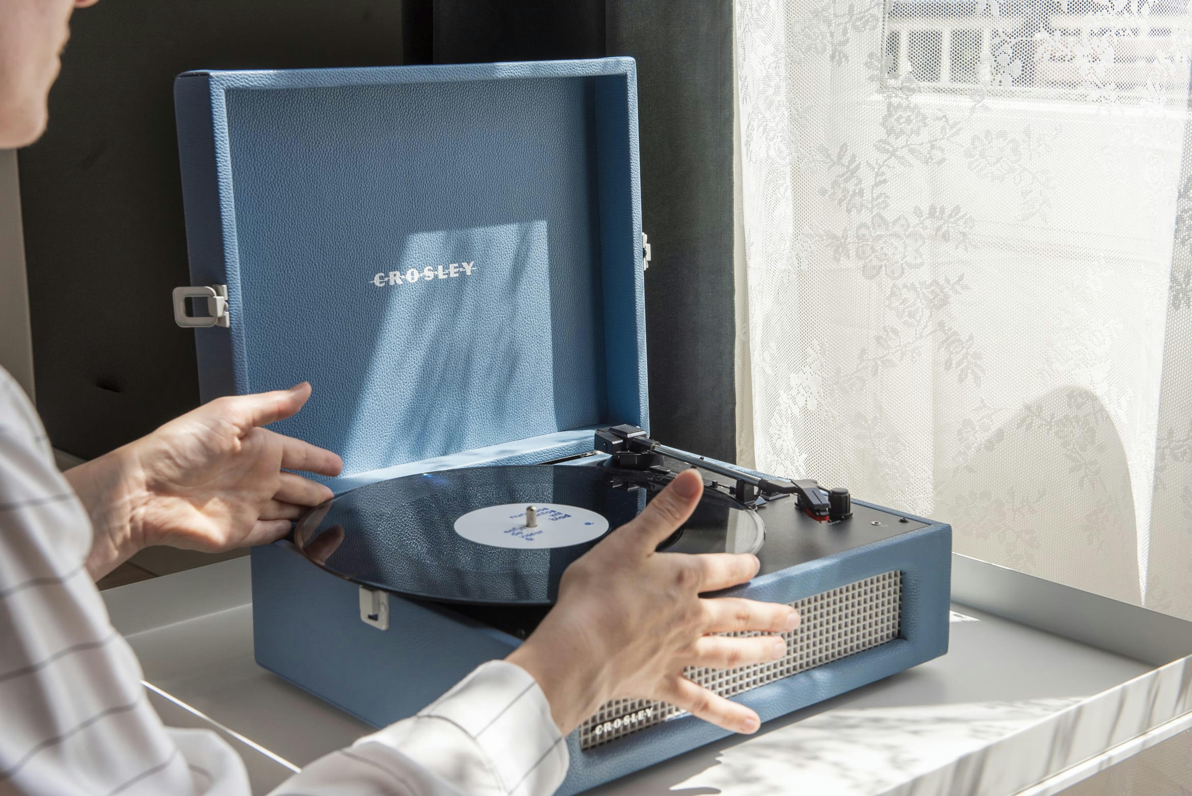 VOYAGEUR - Platine vinyle portable avec Bluetooth bleu ciel