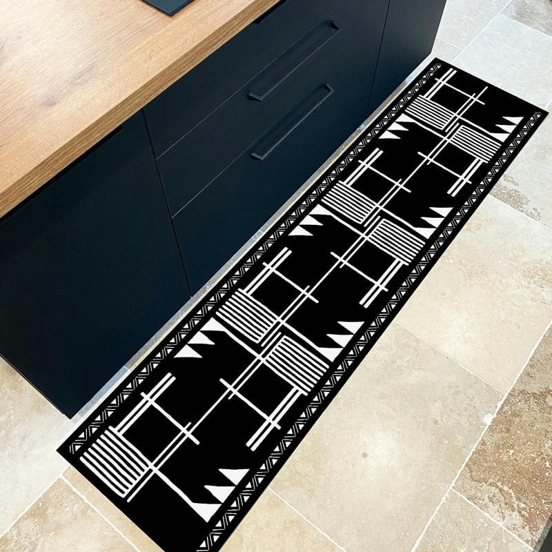 BAKWIRI - Tapis Vinyle Médium l 50xL120cm Noir Ethnique