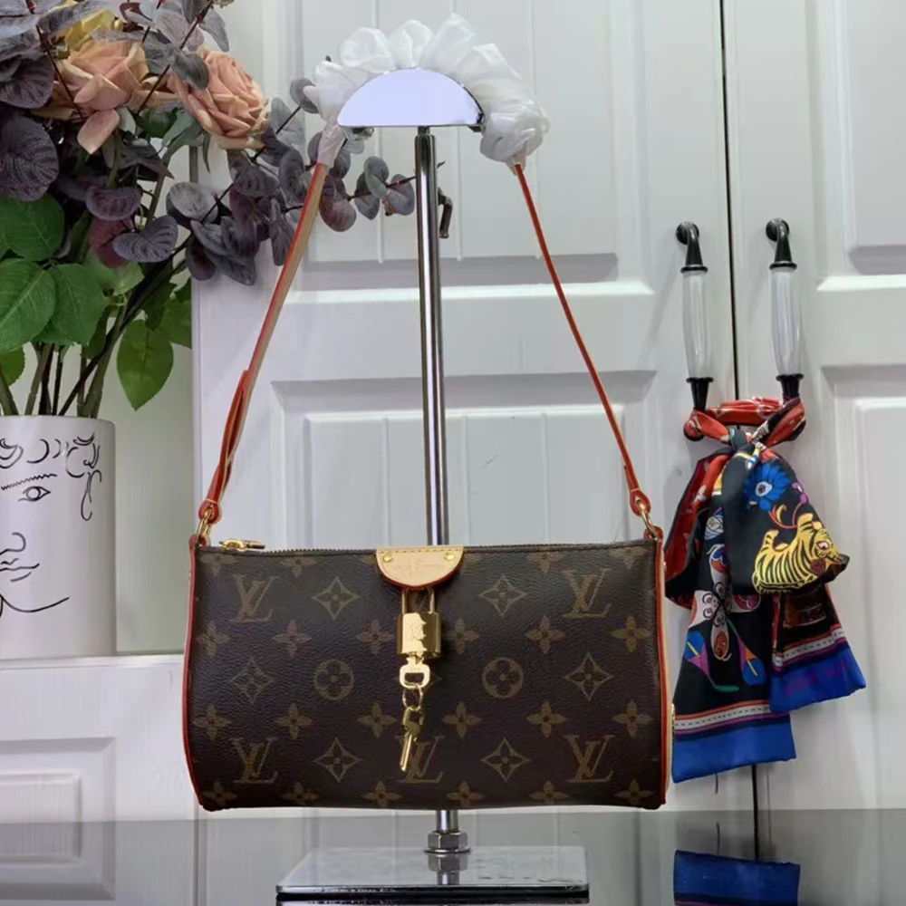 Louis Vuitton LV Pochette Tirette