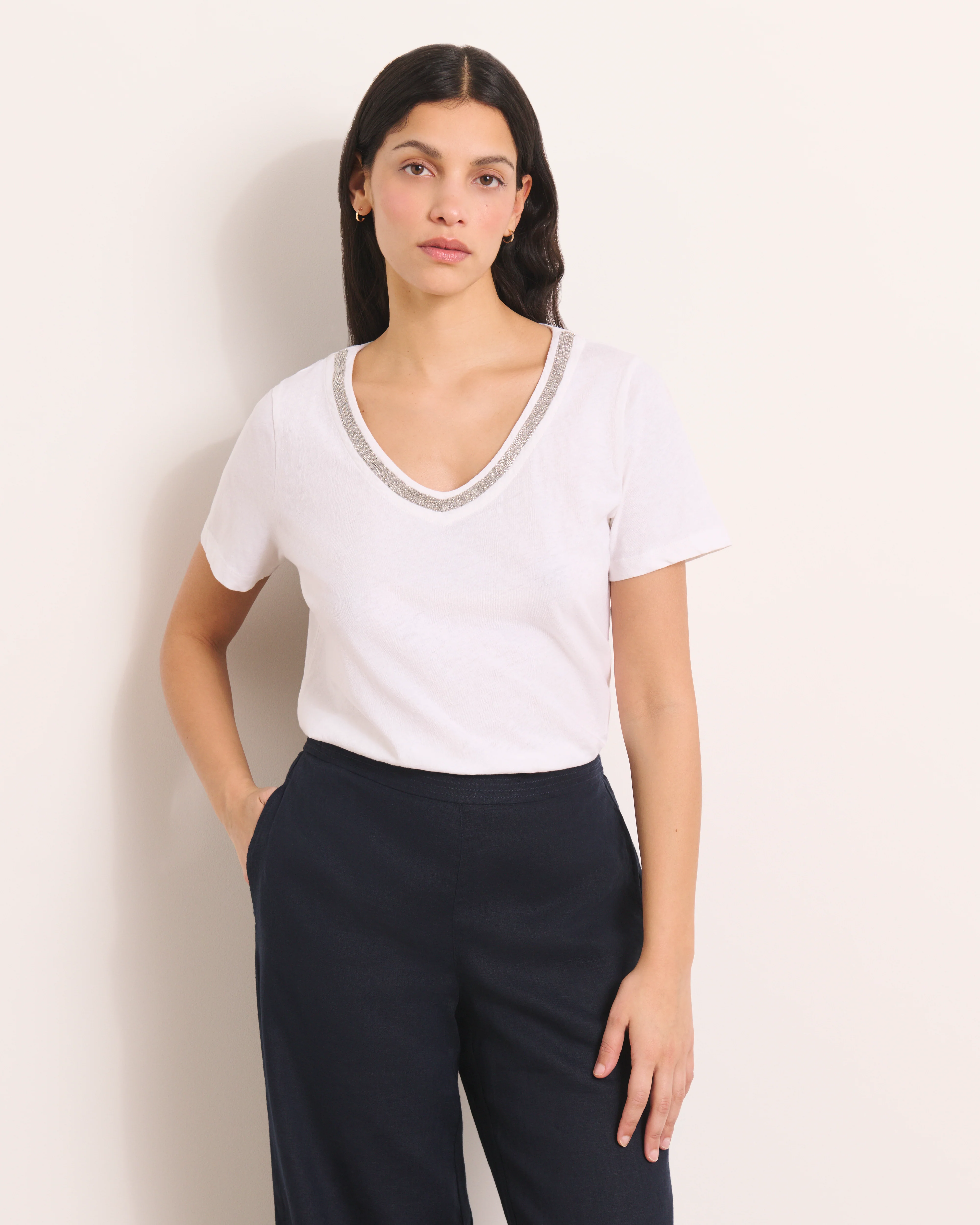 Tee-shirt blanc encolure V TZATZIKI/13202/001