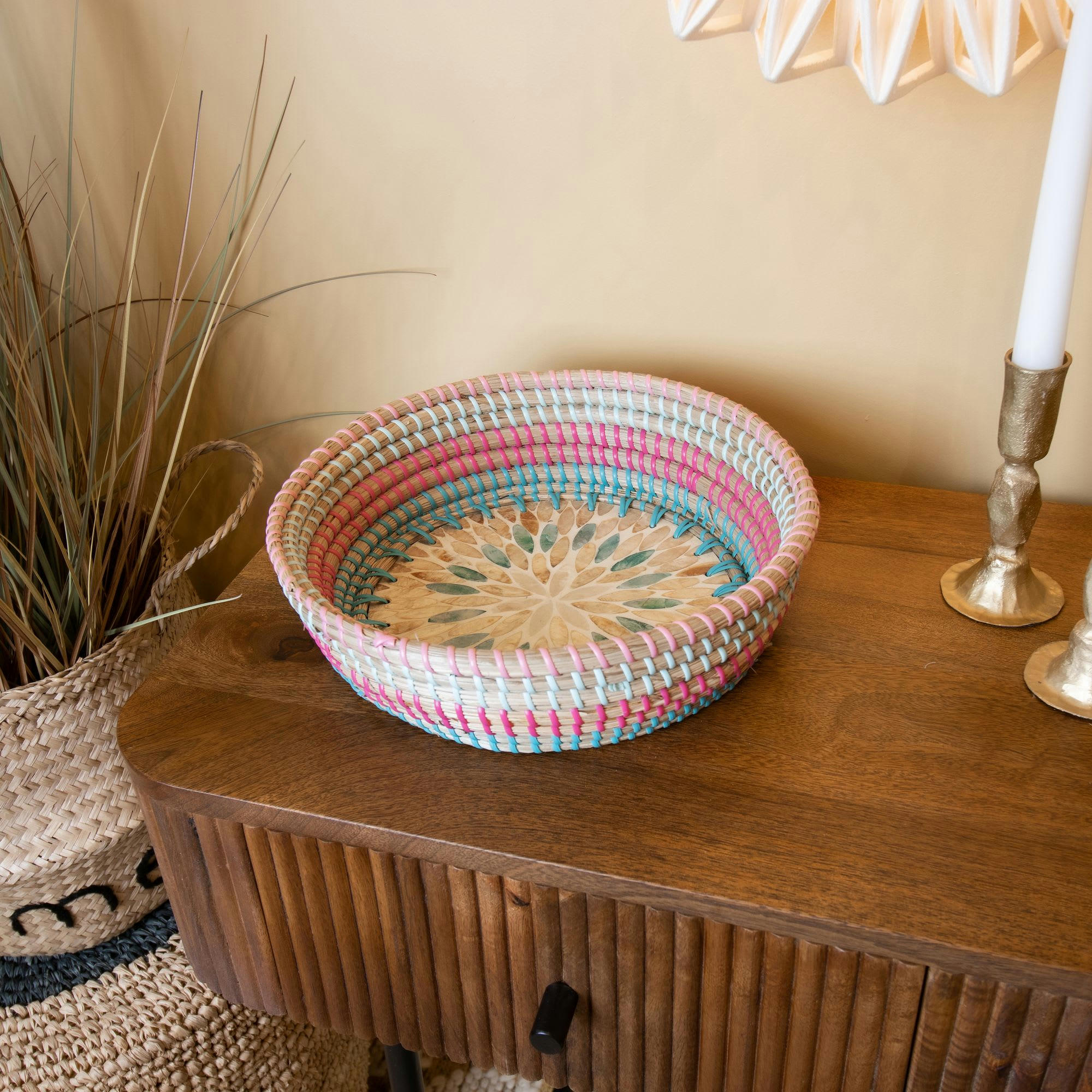 PAROS - Plateau rond en jonc de mer et coquillages Ø30cm