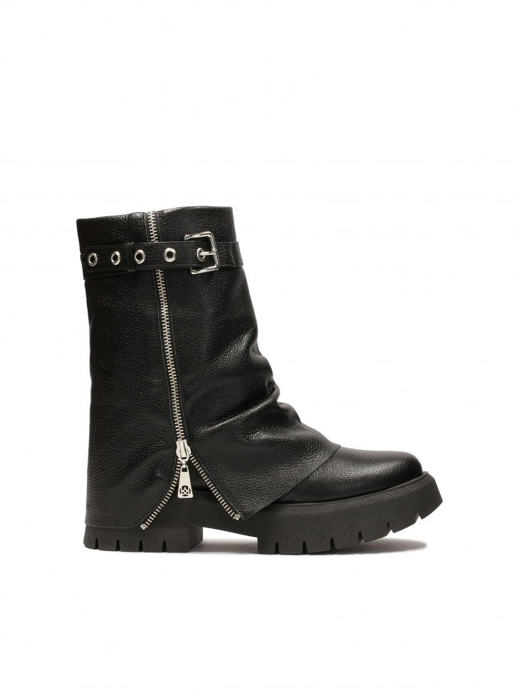 Extravagant boots with double zipper upper
