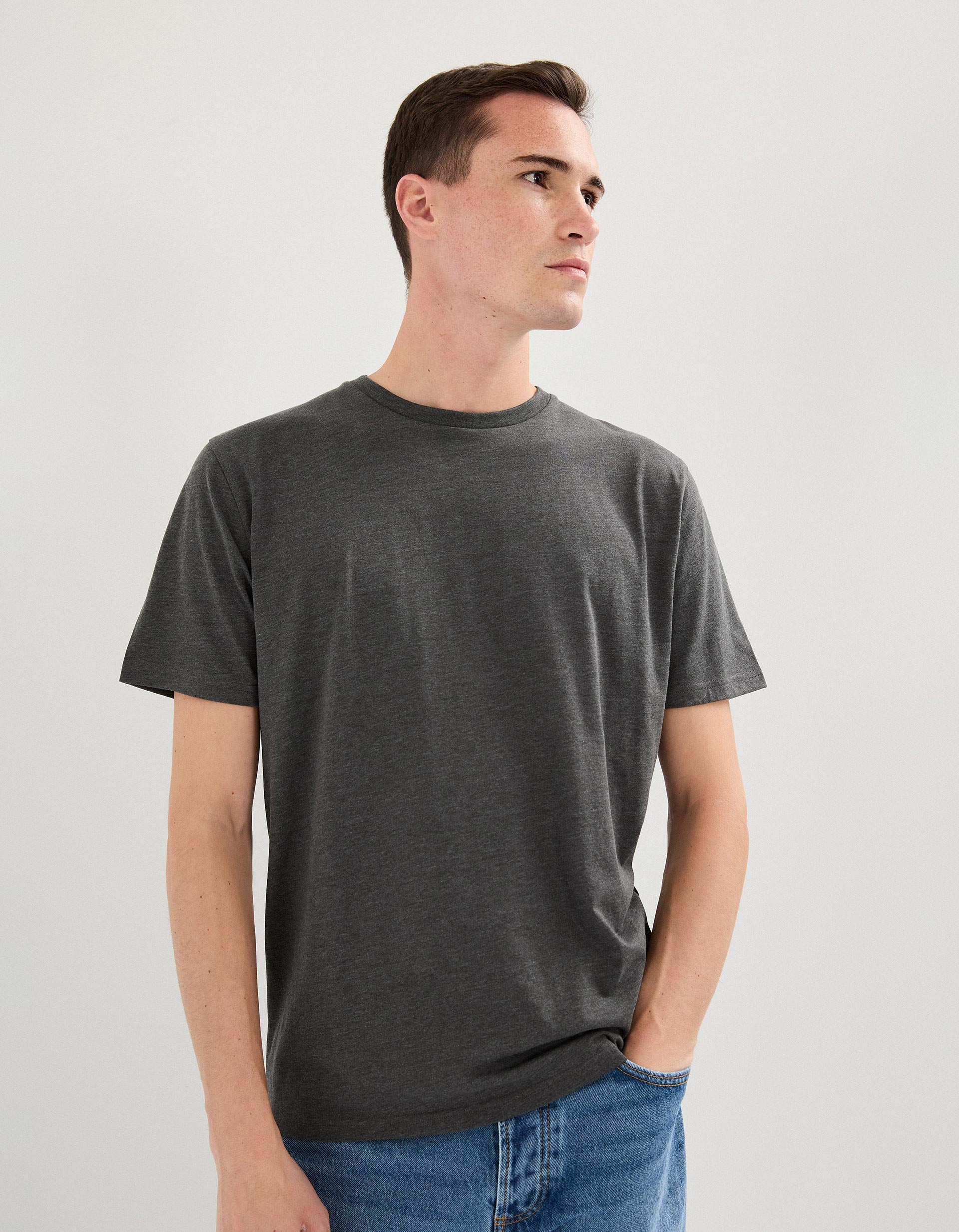 T-shirt B&aacute;sica, Cinza Escuro