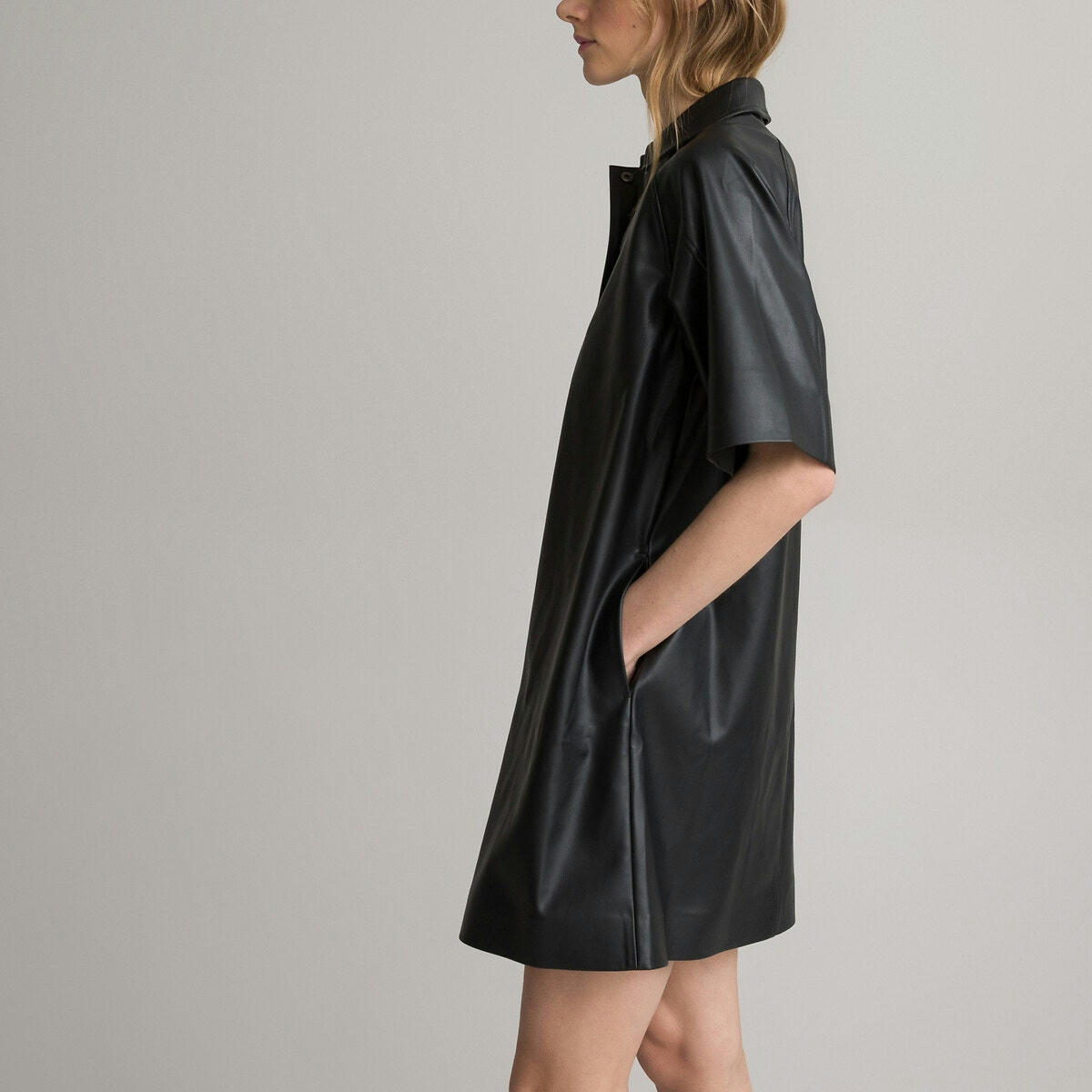 Robe droite, courte, manches courtes en simili