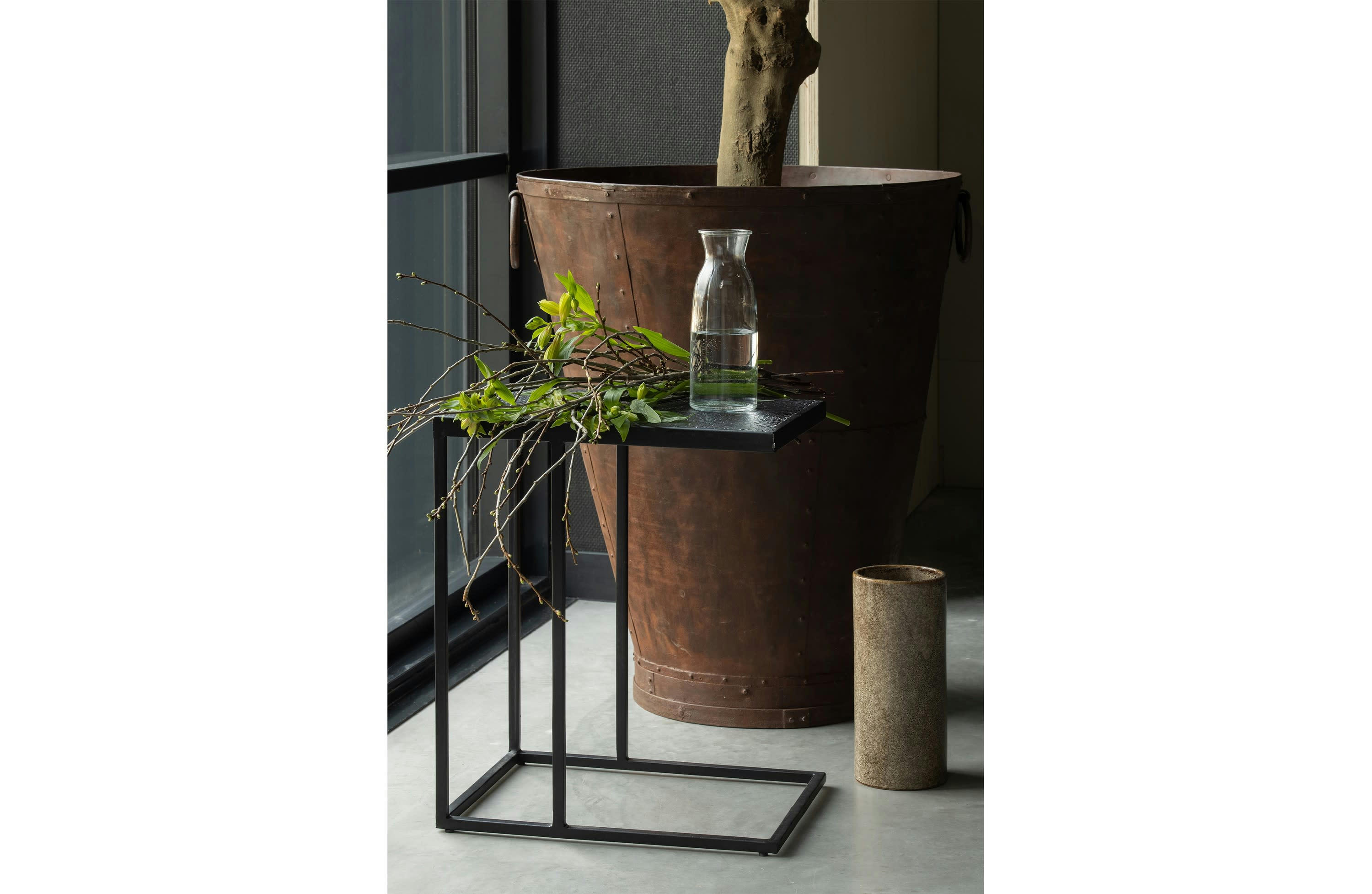 FEBE - Table d'appoint en métal noir