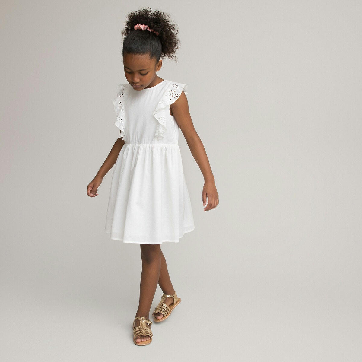 Robe sans manches, broderie anglaise