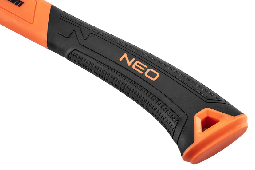 Siekiera 600g, extreme trzonek włókno szklane NEO 27-120