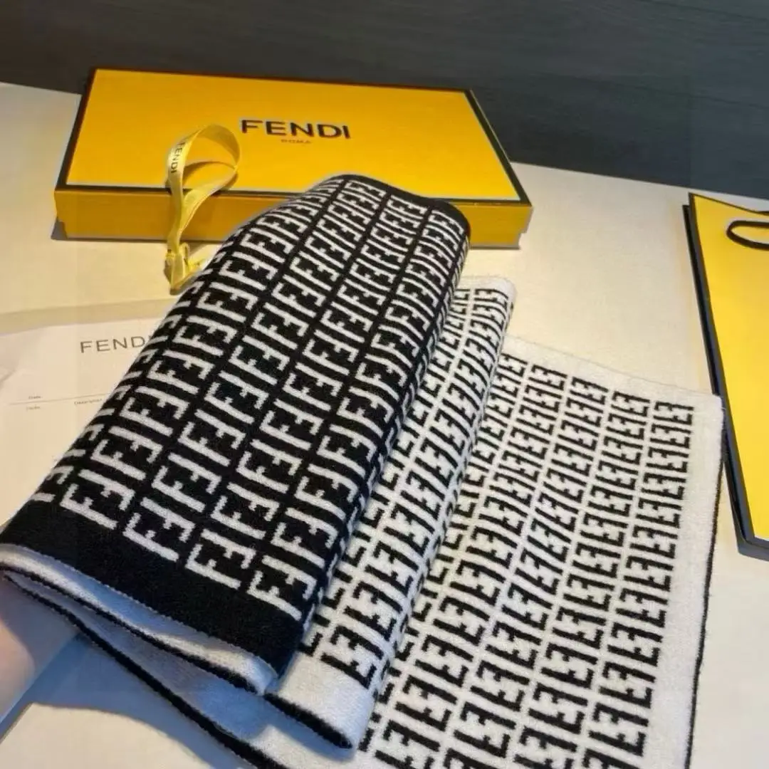 Fendi Wool knit double-sided scarf