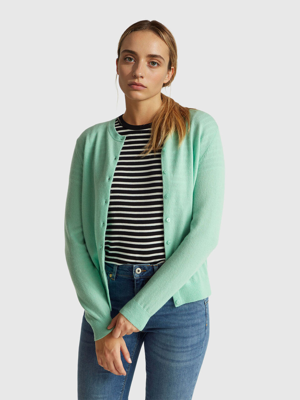 Light green crew neck cardigan in pure Merino wool