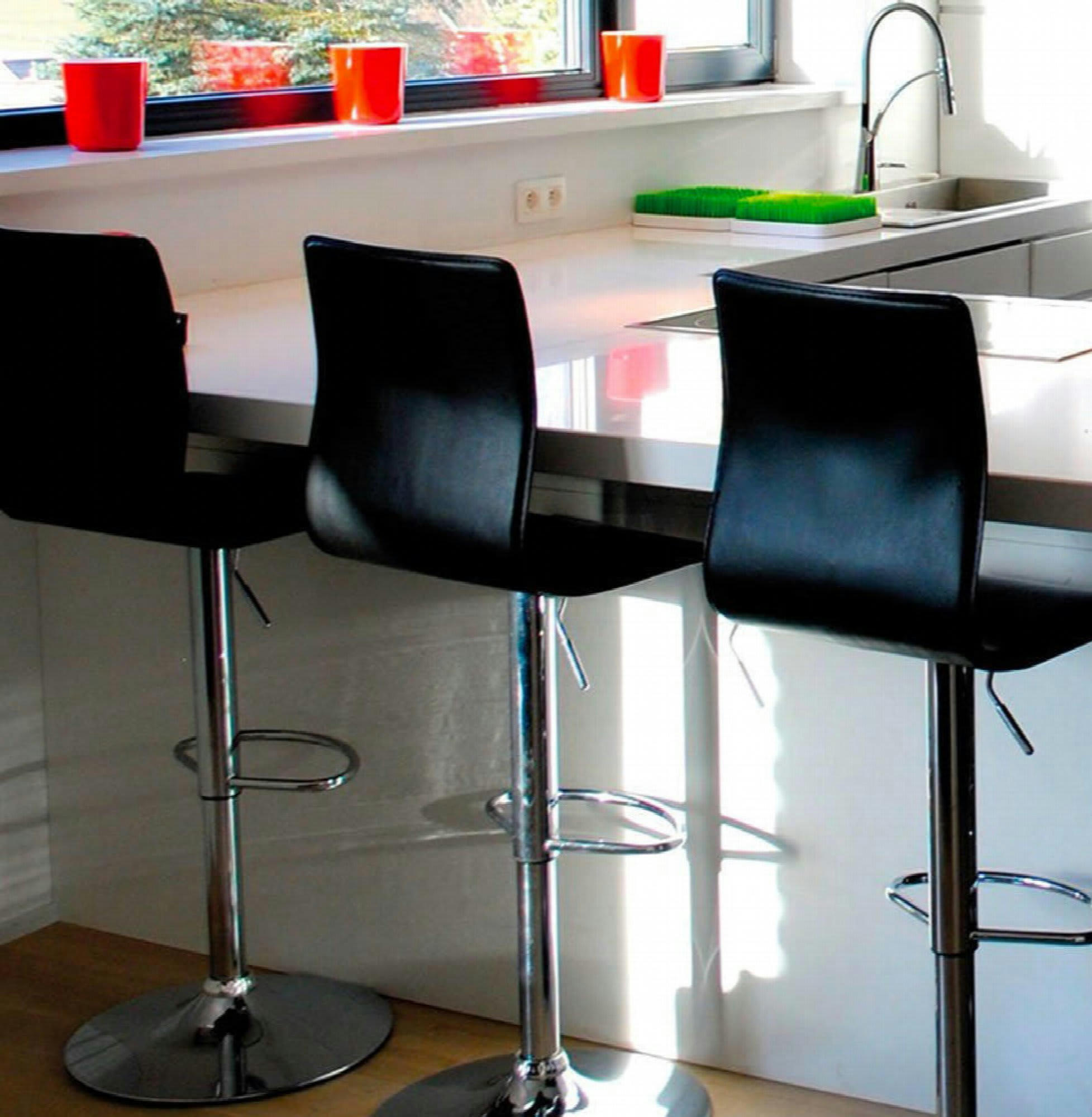 SOHO - Tabouret de bar Simili Noir 360° H. assise 58 cm rembourré