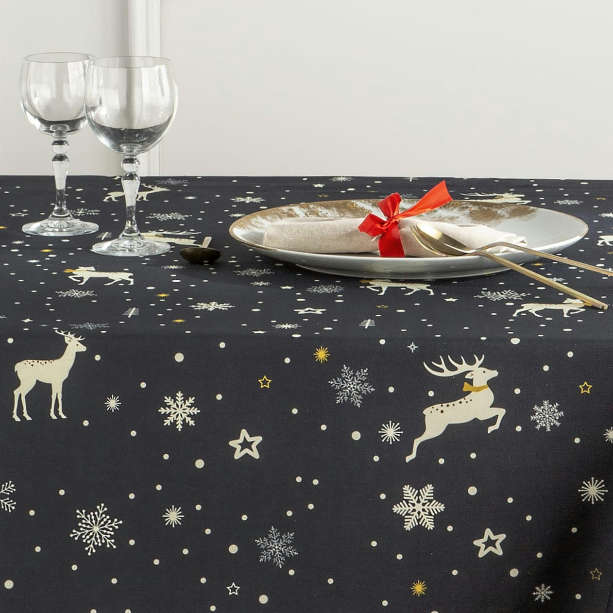 COLLECTION DE NOËL IMPRIMÉE - Nappe en coton antitâche dessin de nöel multicolore 140x200 cm
