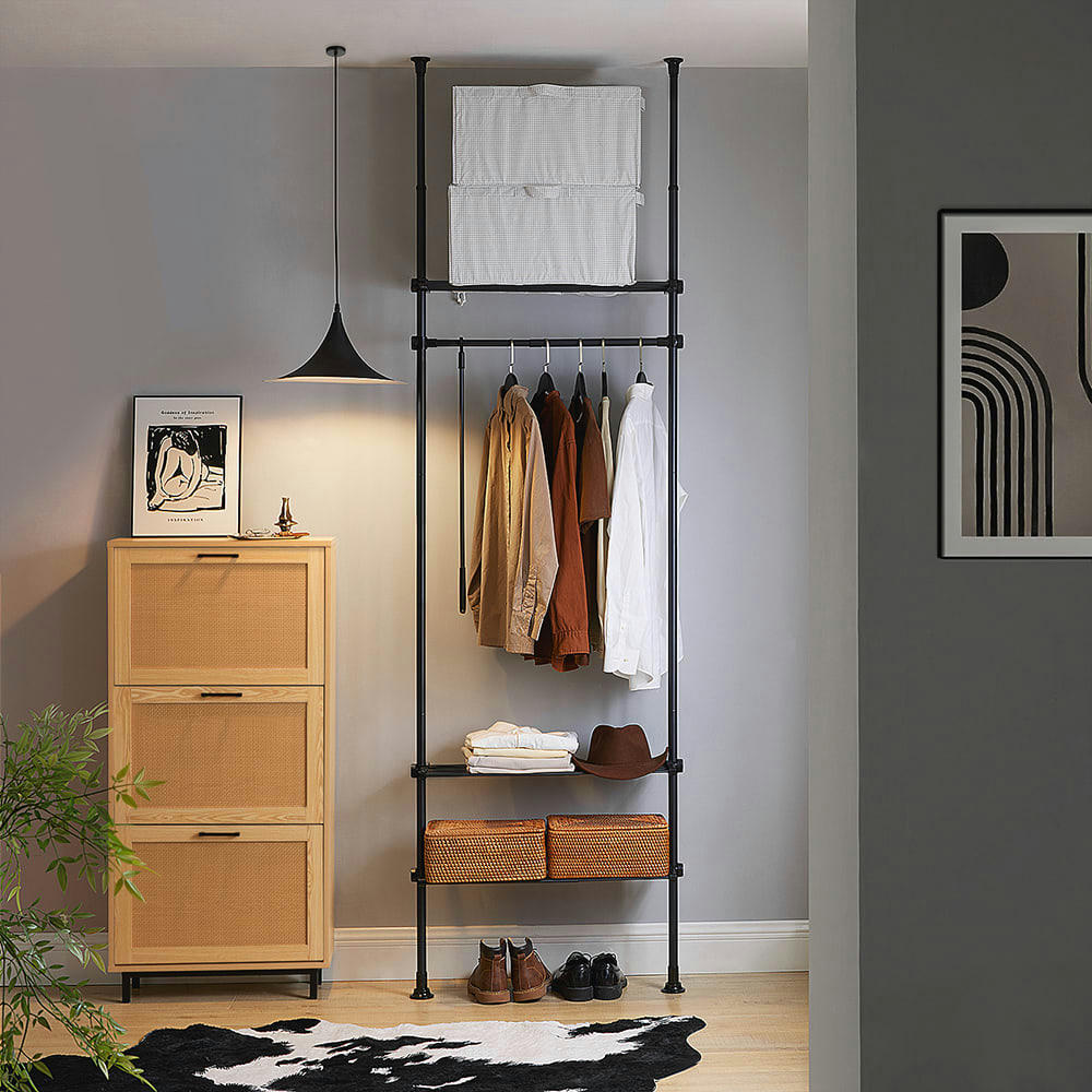 - Porte-vêtements en métal noir