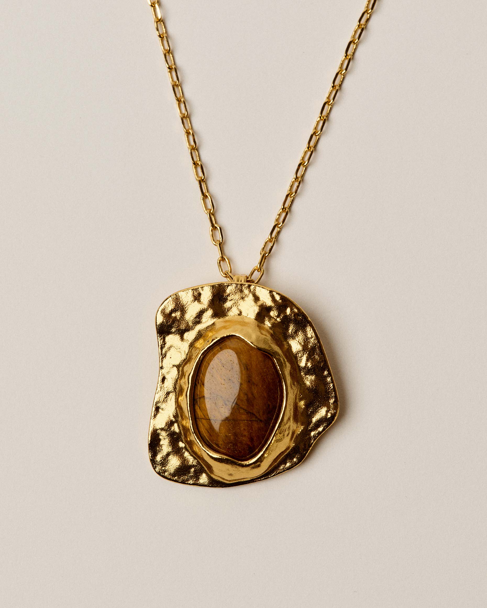 Collier Lynett