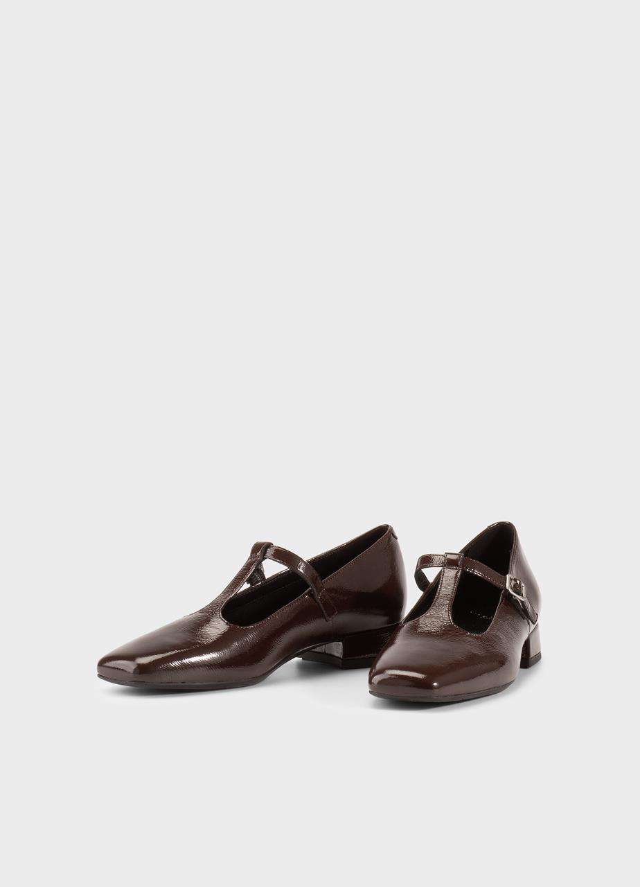 Debbi Pumps