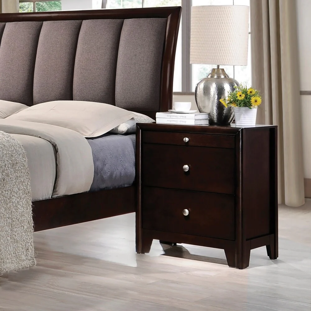 Statesman Dark Merlot 4-piece Panel Bedroom Set with 2 Nightstands